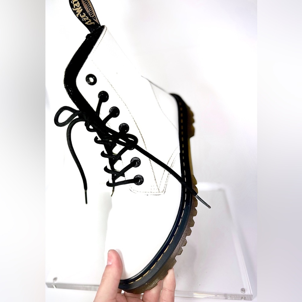 WHITE DR.MARTENS
